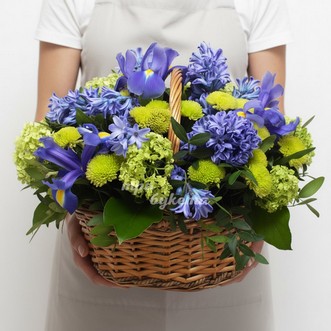 Корзина гиацинтов и ирисов